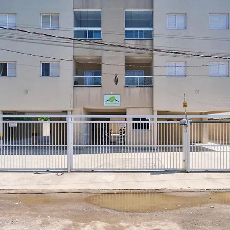 2 Quartos com ar, piscina, sacada Gourmet a 1 km da praia Grande-2